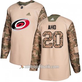 Män Ishockey Carolina Hurricanes Tröja Sebastian Aho 20 Adidas 2017-2018 Camo Veterans Day Practice Authentic